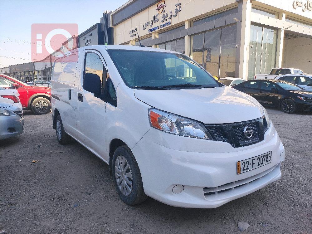 نيسان NV200